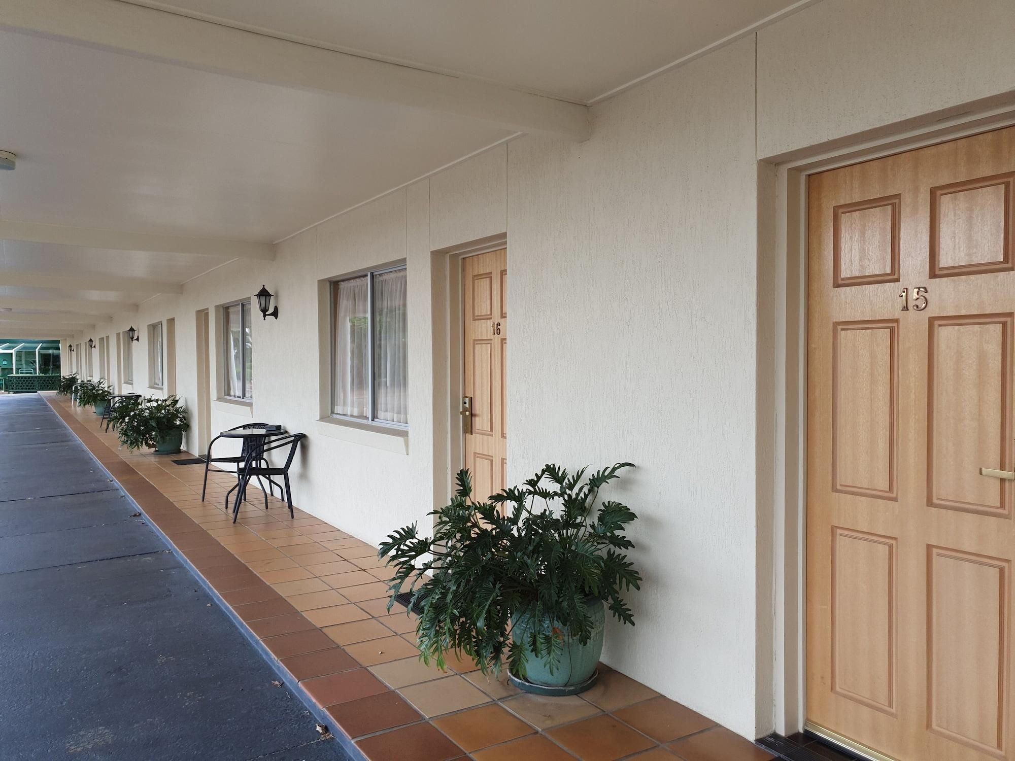 Mcnevins Maryborough Motel Екстер'єр фото