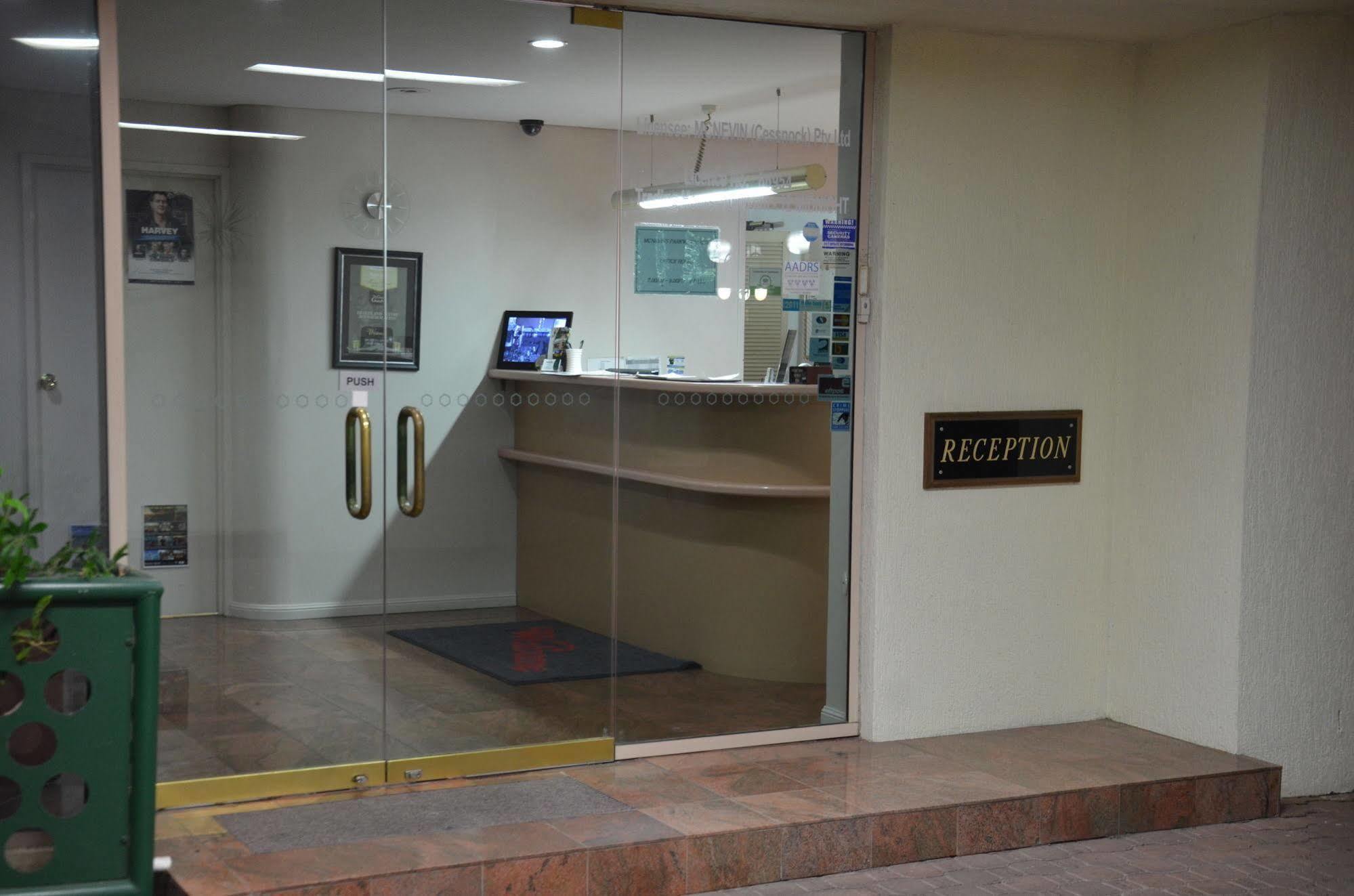 Mcnevins Maryborough Motel Екстер'єр фото